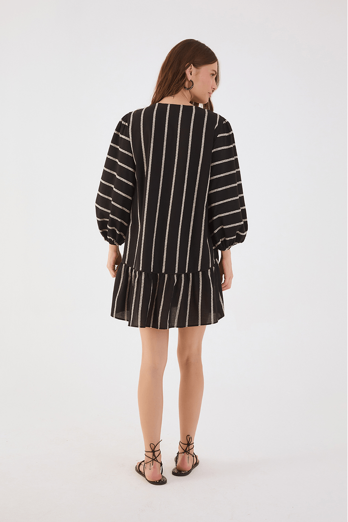 Vestido Curto Algodão Pespontado Bordado