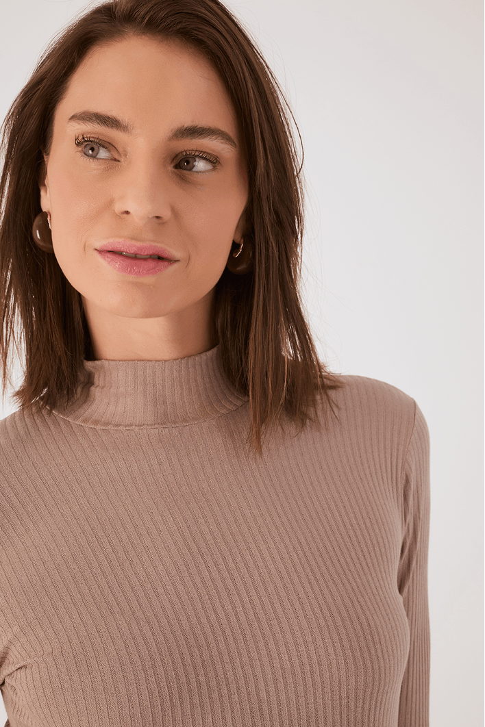 Blusa Básica Gola Alta