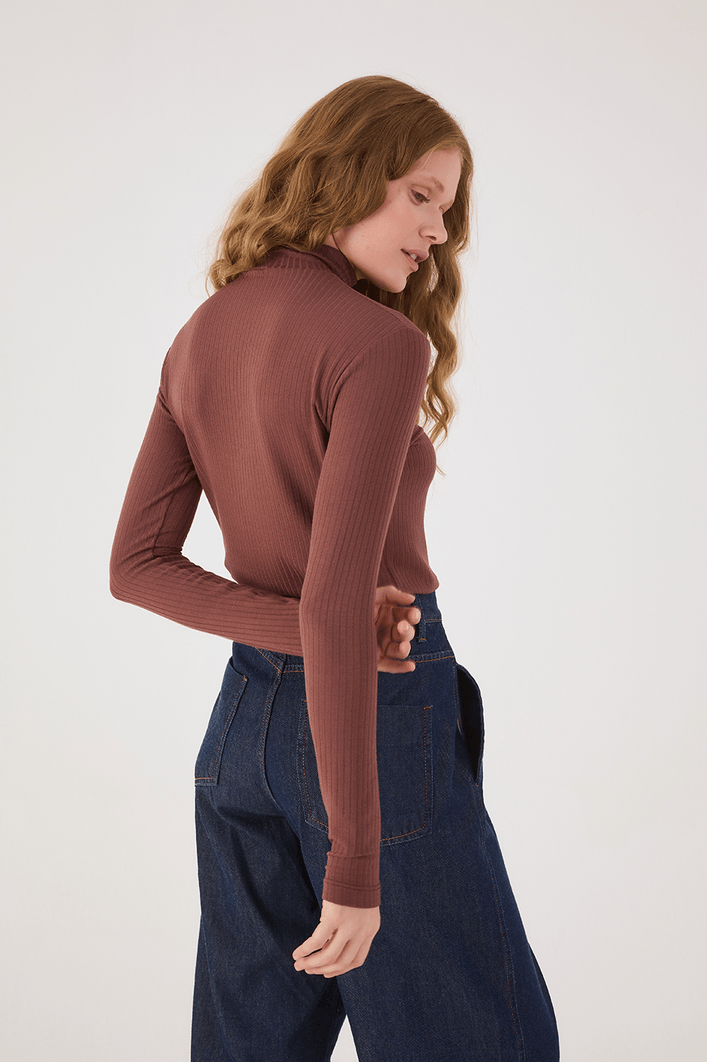 Blusa Básica Gola Alta
