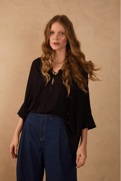 Camisa Crepe Decote Tesoura
