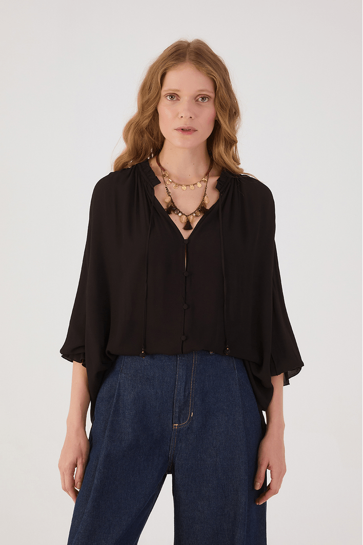 Camisa Crepe Decote Tesoura