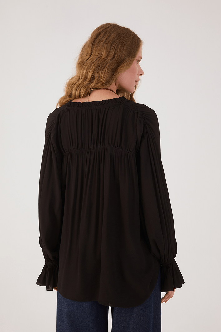 Camisa Crepe Decote Tesoura