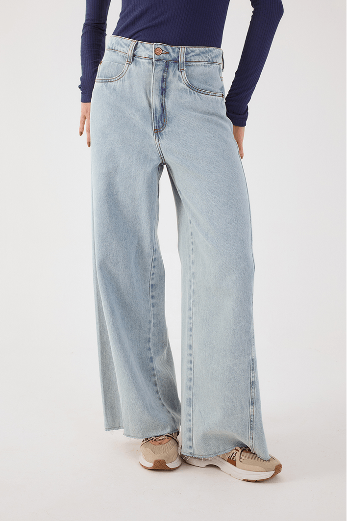 Calça Jeans Costura Deslocada
