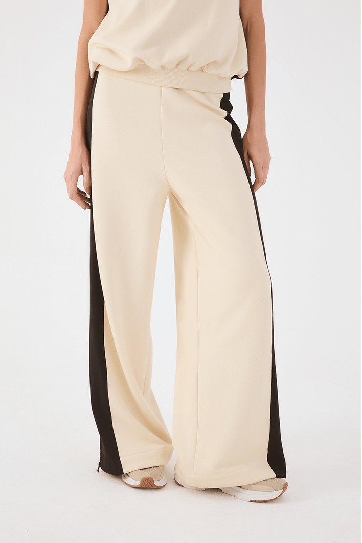Calça Moletom Com Nylon