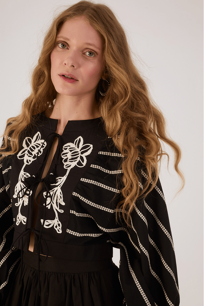 Blusa Algodão Pespontado Bordado