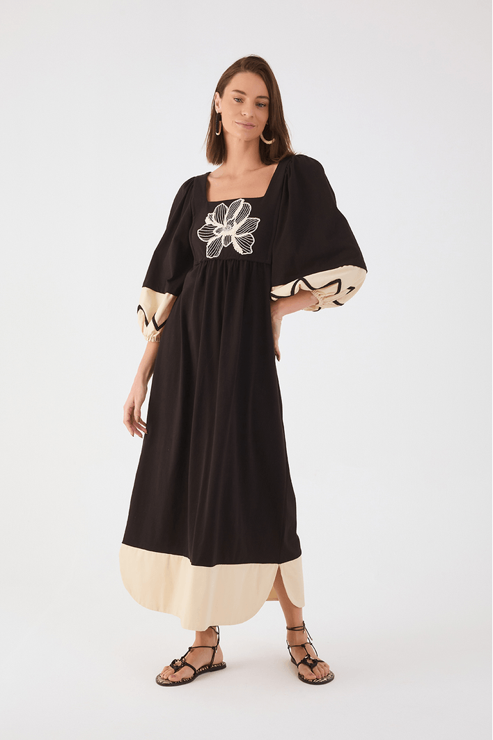 Vestido Pala Bordado Flor