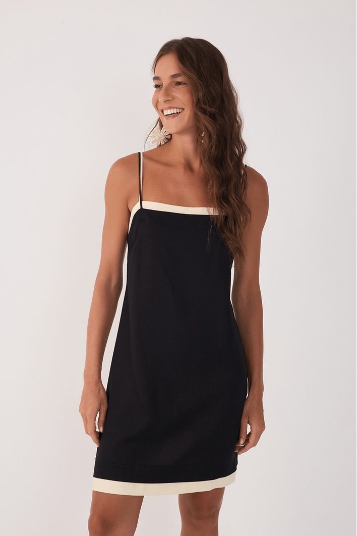 Vestido Curto Linho Sobreposto