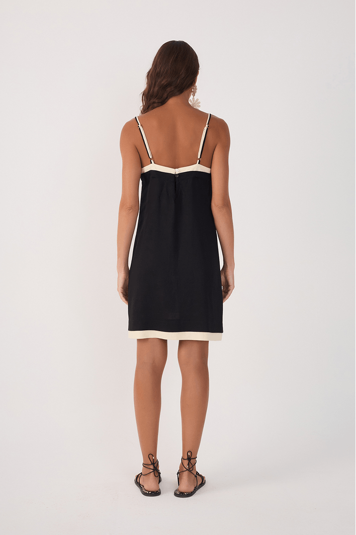 Vestido Curto Linho Sobreposto