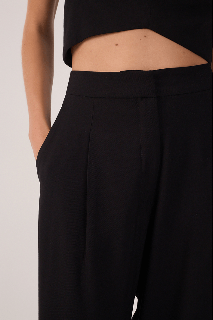 Calça Pregas Bolso Com Lapela