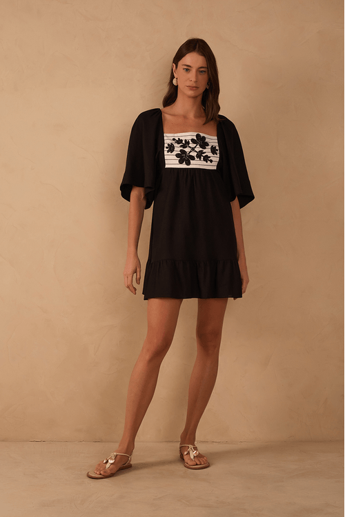 Vestido Curto Linho Pala Bordada