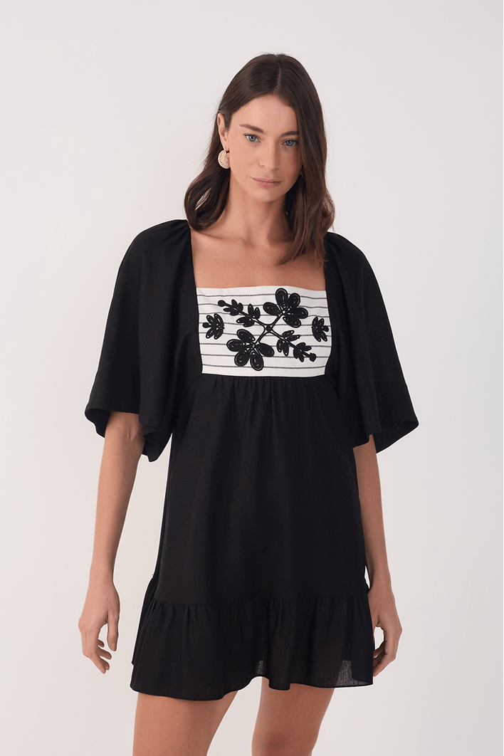 Vestido Curto Linho Pala Bordada
