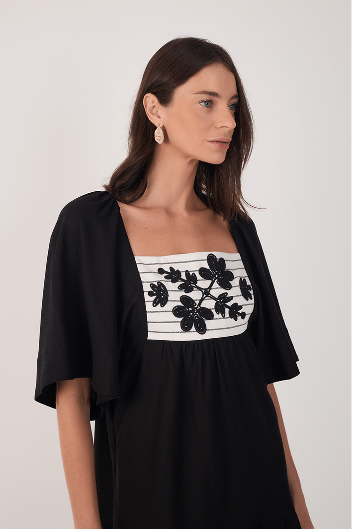 Vestido Curto Linho Pala Bordada