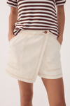 Short Saia Sarja Pespontos Botão