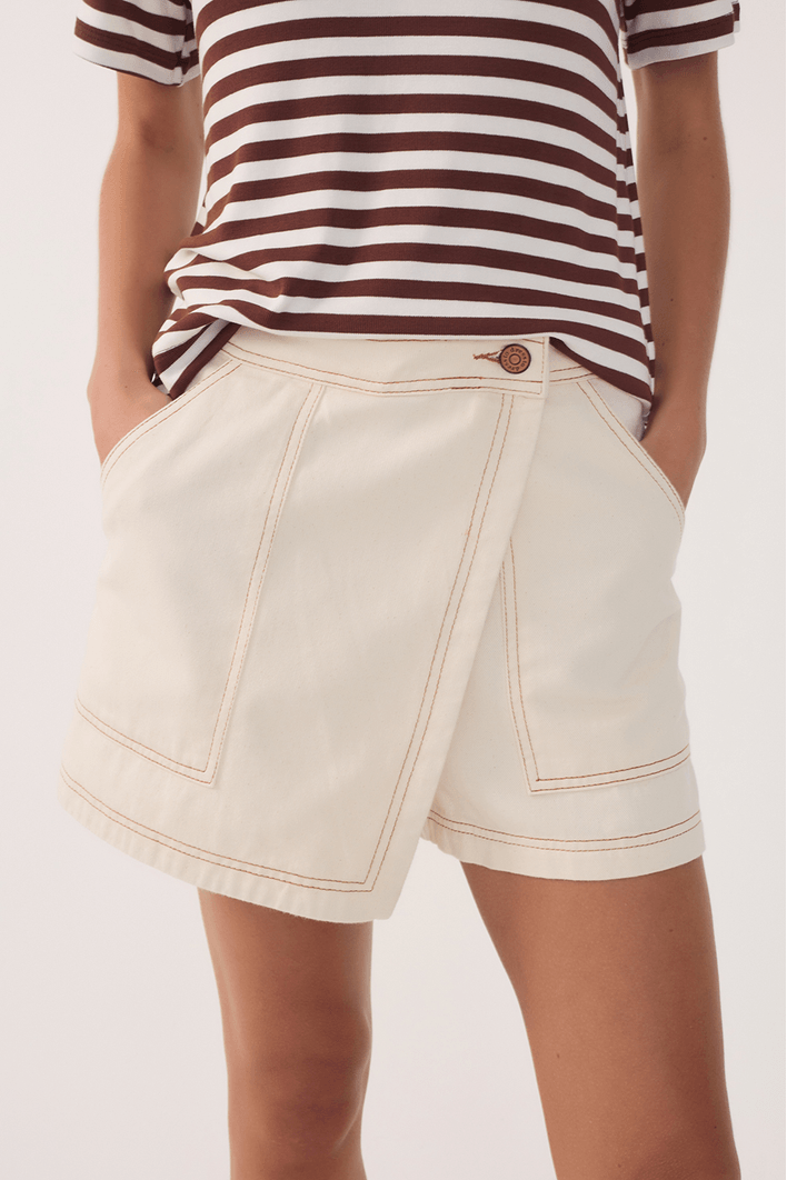 Short Saia Sarja Pespontos Botão