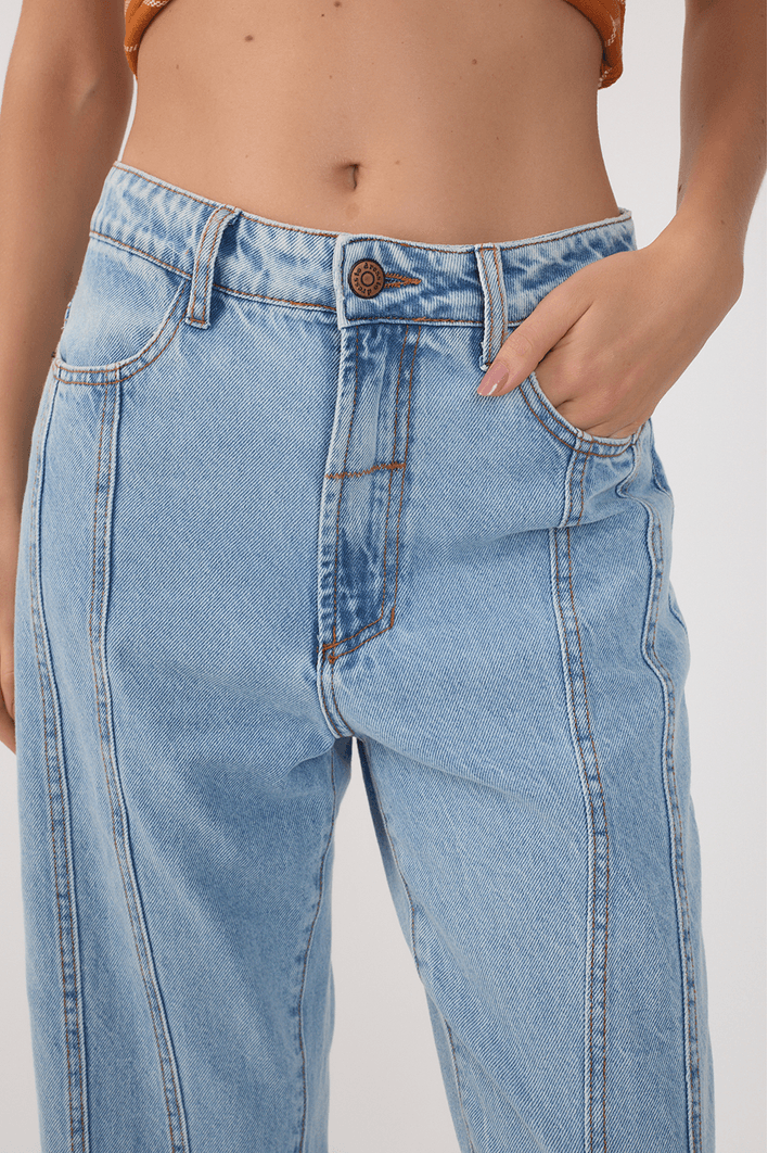 Calça Jeans Fluida Recortes