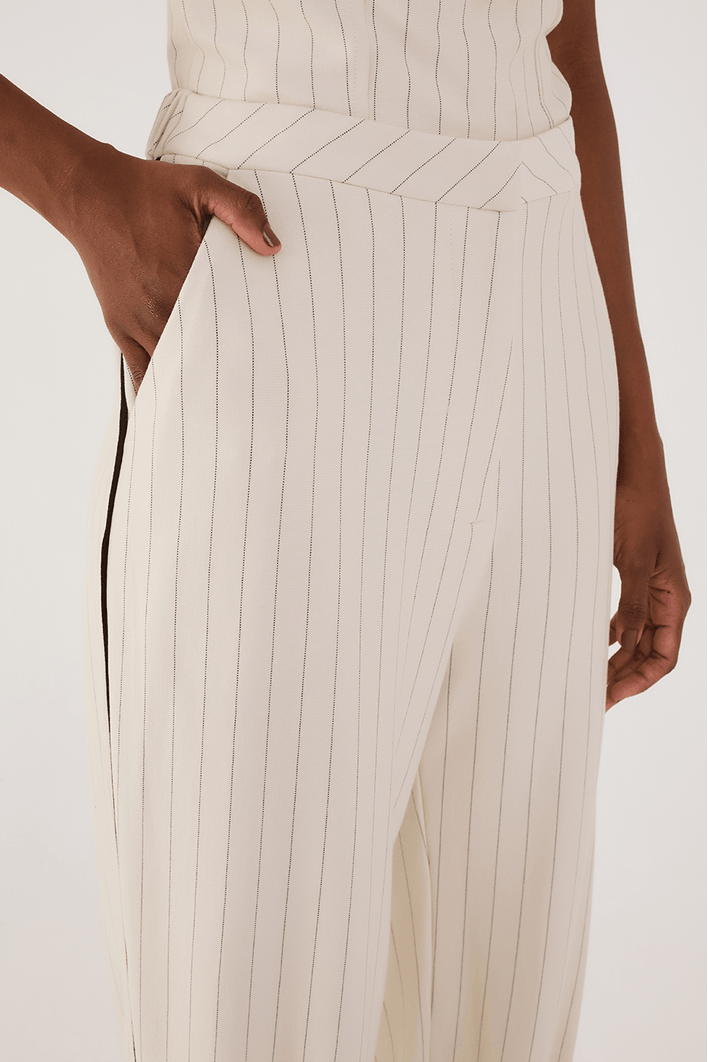 Calça Alfaiataria Estampa Risca de Giz