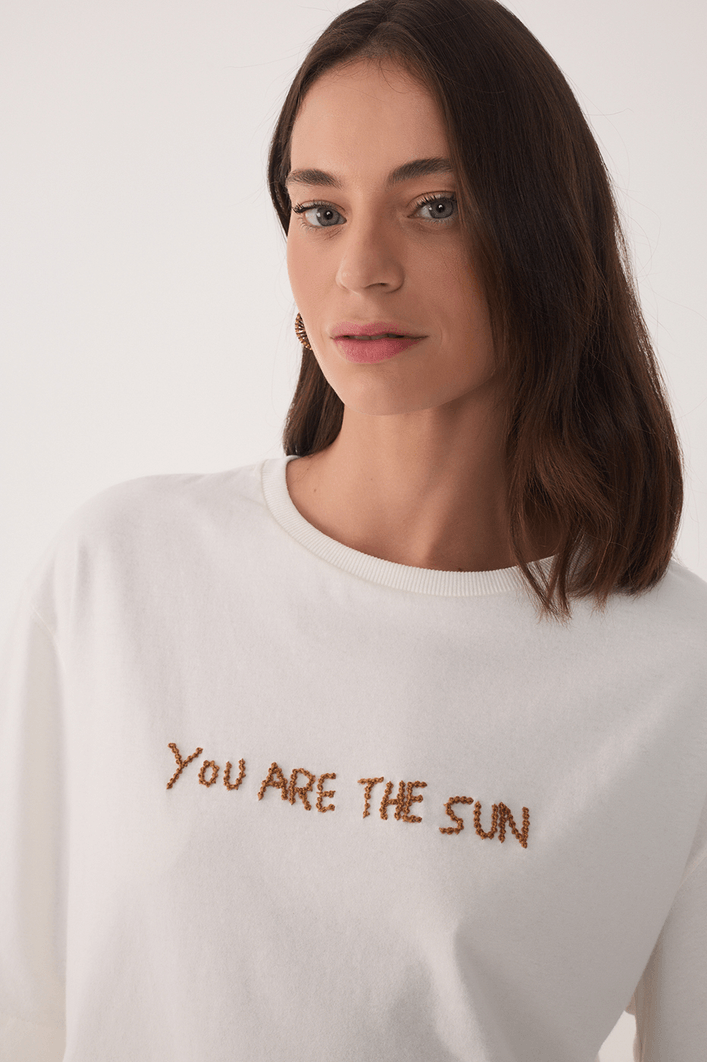 Blusa Básica Com Bordado