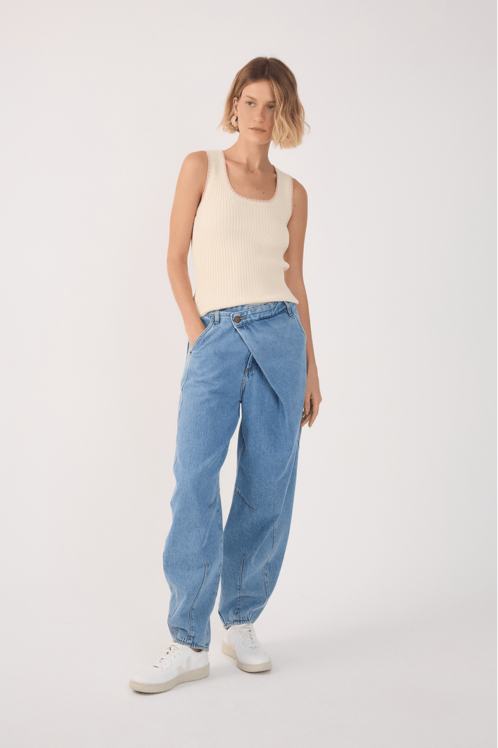 Calça Jeans Barrel Transpassada