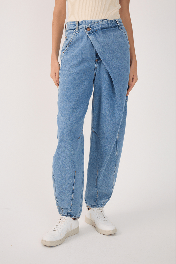 Calça Jeans Barrel Transpassada