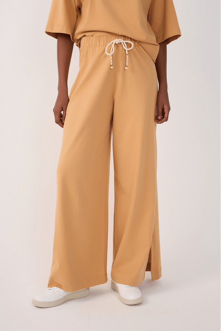 Calça Com Cadarço