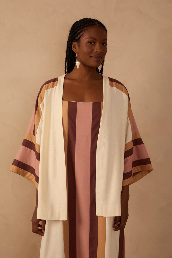 Kimono Linho Recortes Bordados