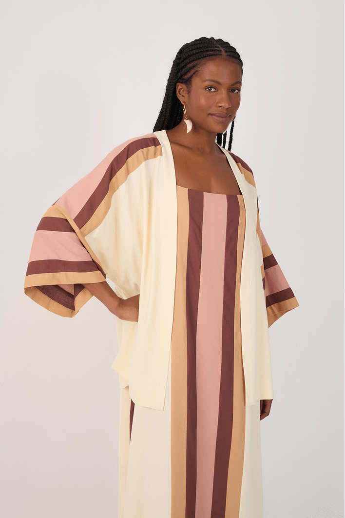 Kimono Linho Recortes Bordados