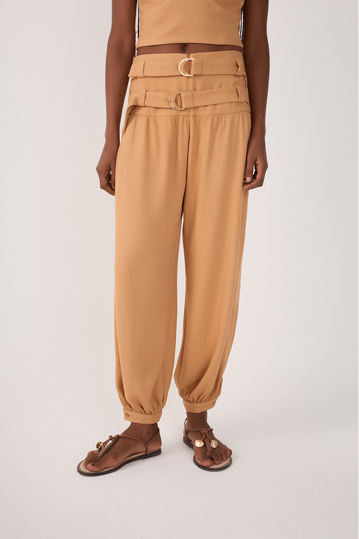 Calça Pala Larga Fivelas