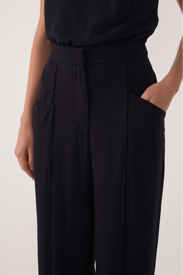 Calça Bolso Deslocado