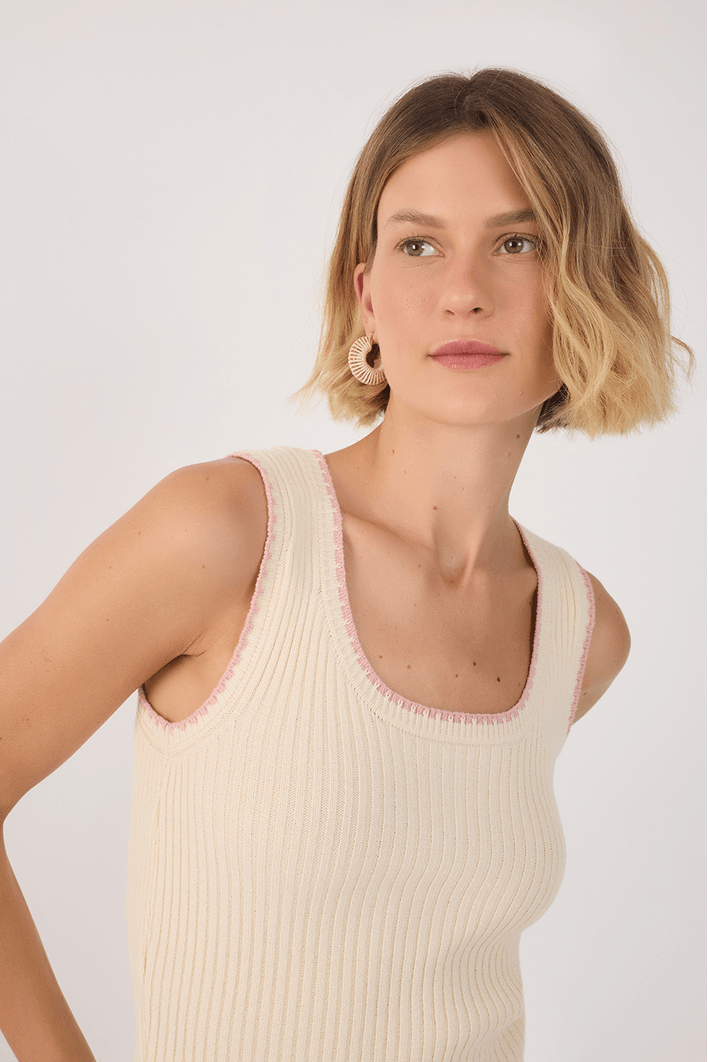 Blusa Tricot Decote Bordado