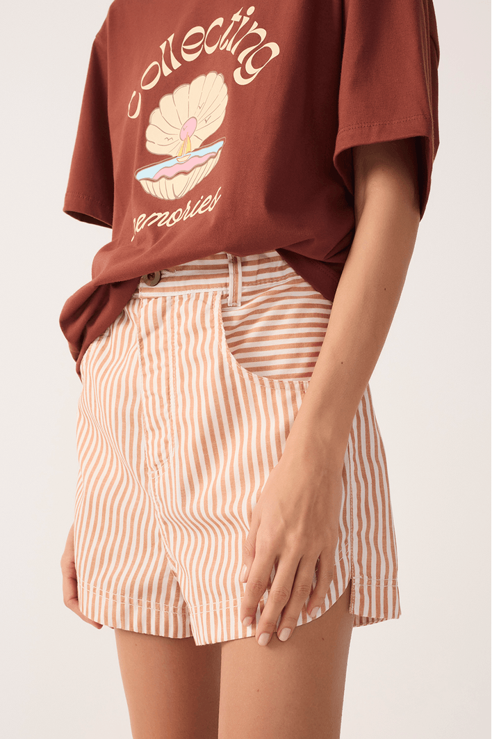 Short Sarja Listras