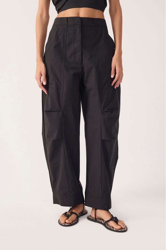 Calça Algodão Pregas Pernas