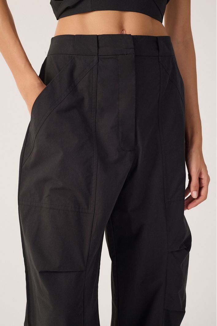 Calça Algodão Pregas Pernas