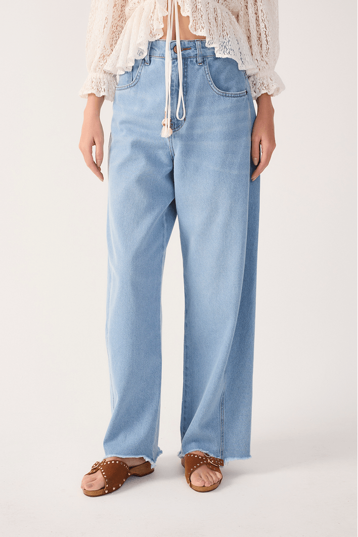 Calça Jeans Barrel Barra Desfiada