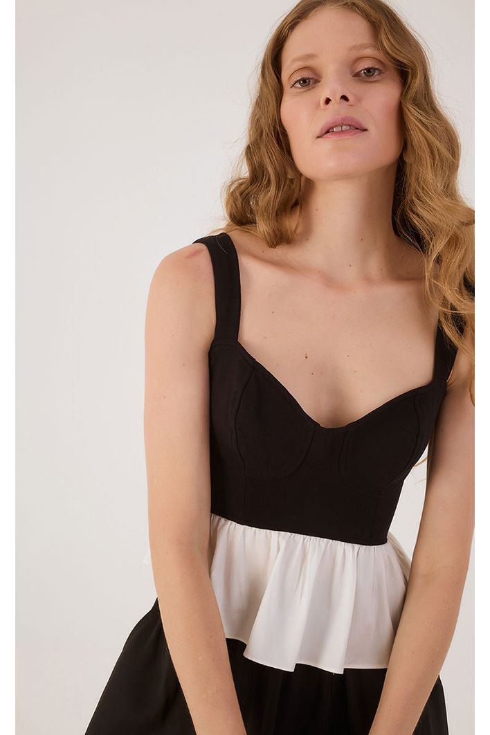 Blusa Busto Estruturado Peplum