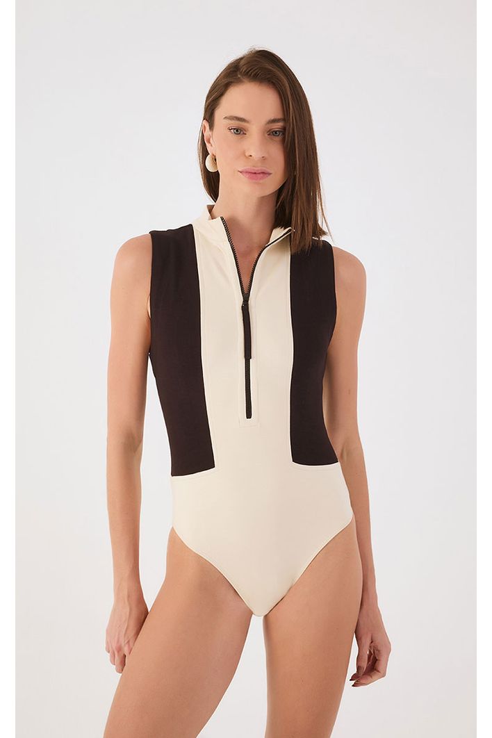 Body Com Recortes E Pespontos
