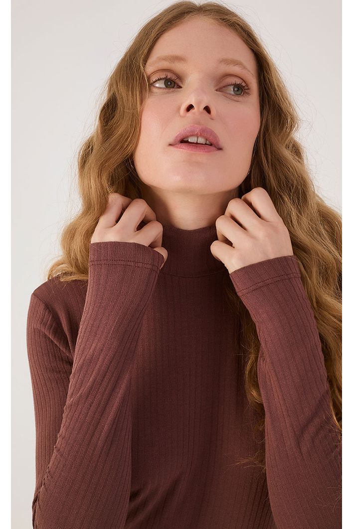Blusa Básica Gola Alta