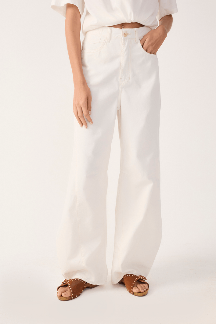 Calça Sarja Recortes Pespontos