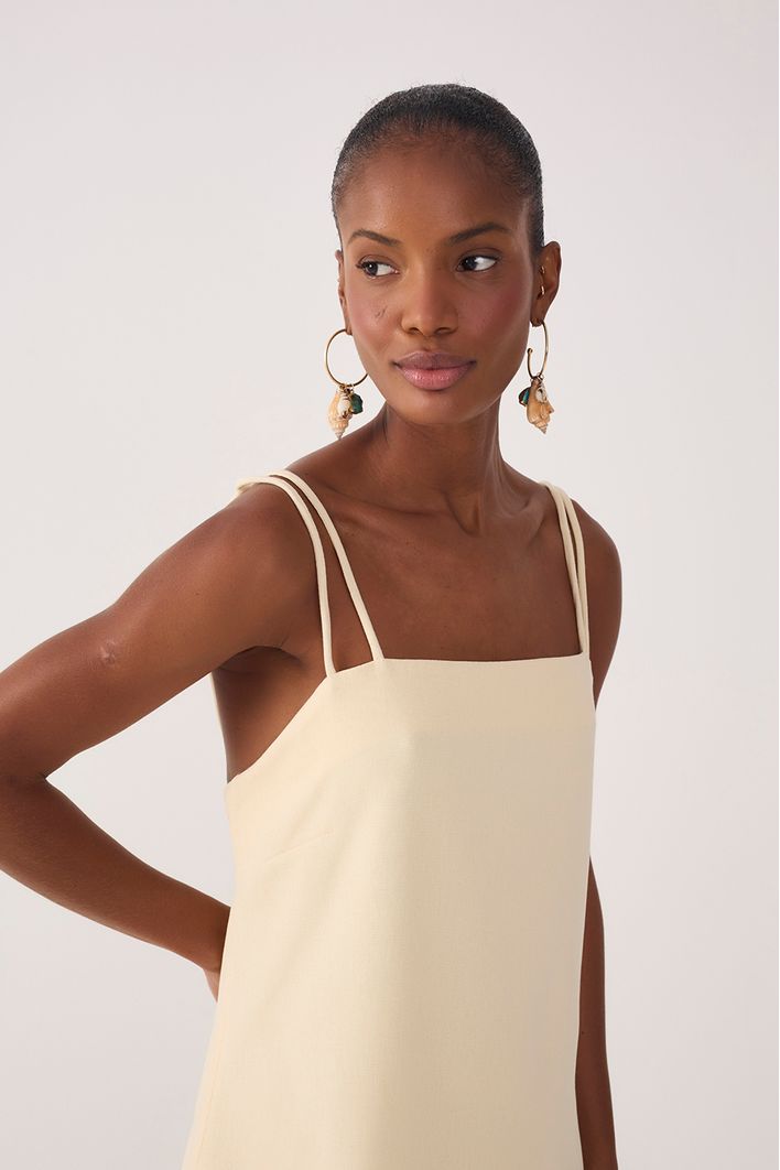 Vestido Curto Detalhe Alça