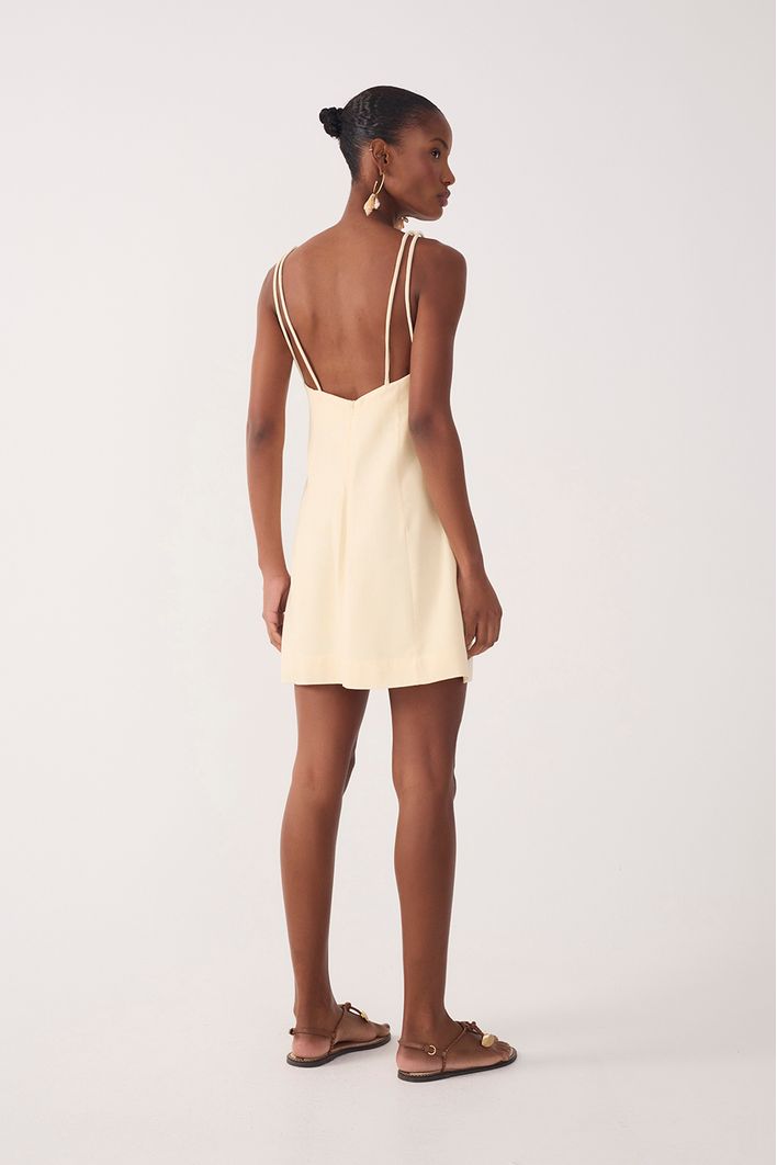 Vestido Curto Detalhe Alça