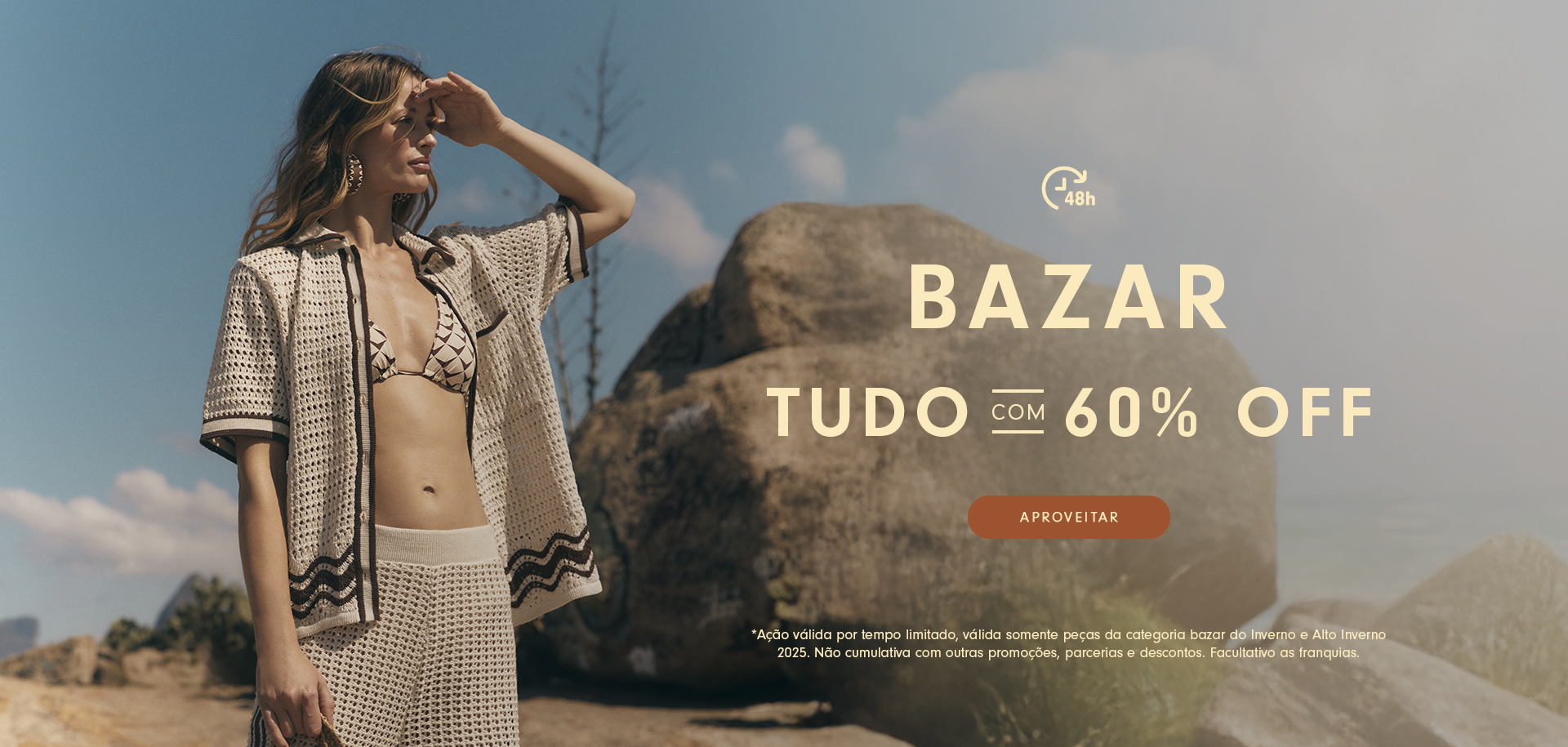 Banner promocional da Dress To com fundo bege e texto central destacando: 'Novidades no Bazar com 50% OFF +10% extra com código de vendedora'. Informações adicionais em letras pequenas sobre a validade e restrições da promoção.