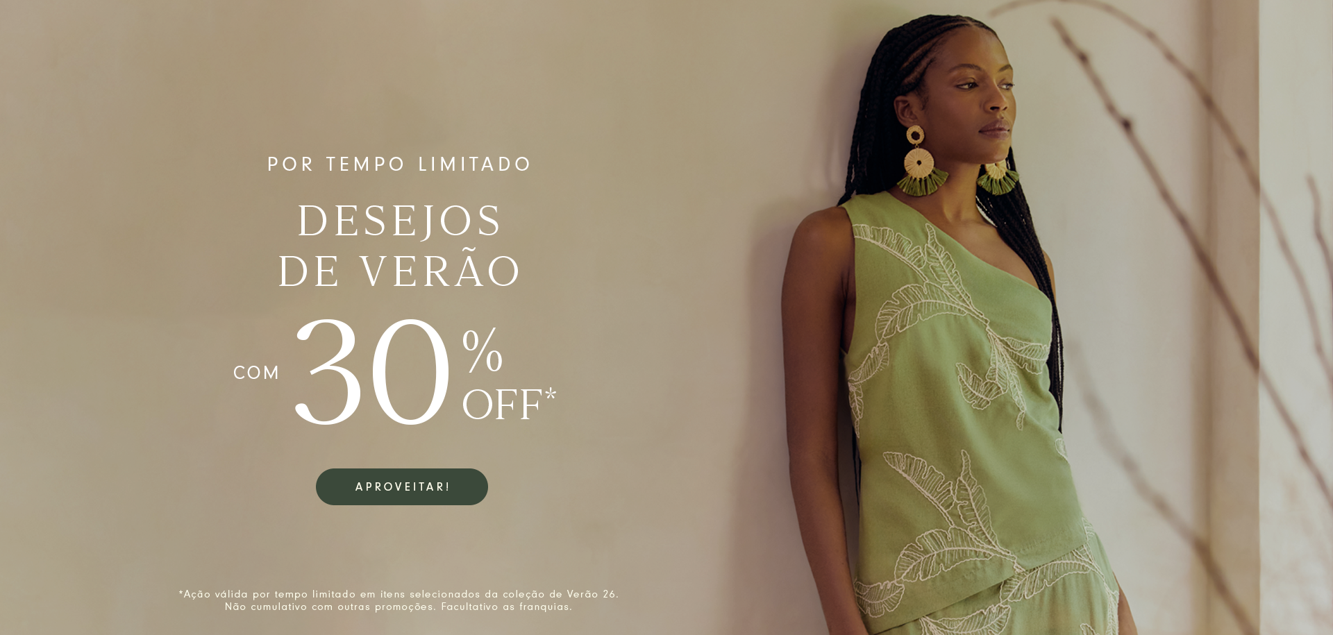 Modelo  usando tranças com brincos artesanais e conjunto verde de umombro só com bordados de folhas, ao lado esquerdo da modelo a frase "por tempo limitadodesejos de verão com 30% OF" e branco e o CTA "aproveitar!" na cor branco com botão em verde musgo